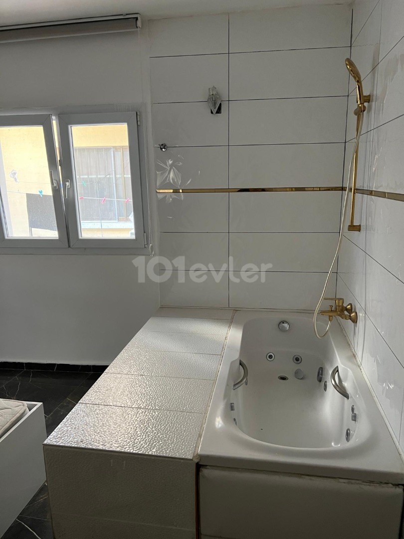 Сдается в аренду отдельный дом 1+1, полностью меблированный, с ванной комнатой в Гульсерене.
