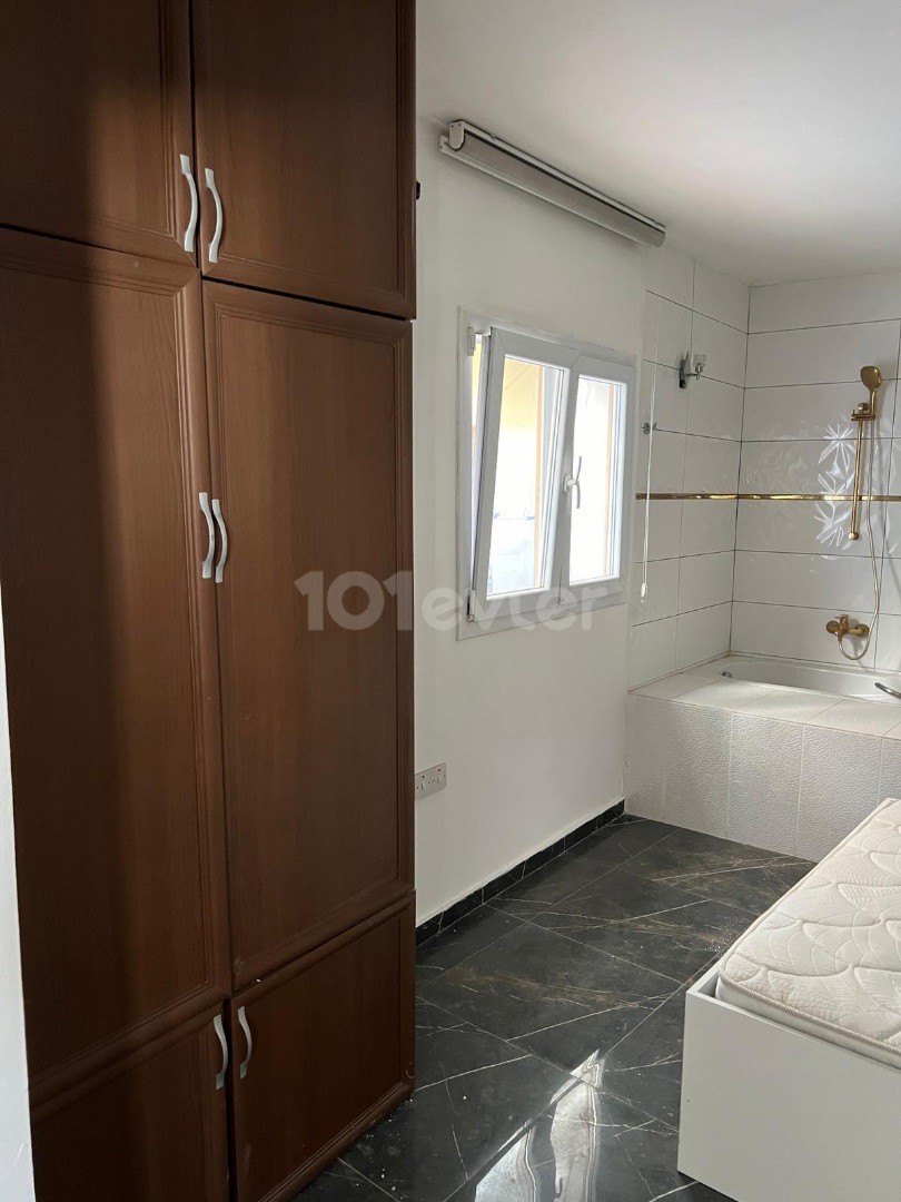 Kiralık 1+1 müstakil ev full eşyalı küvet banyolu Gulseren’de