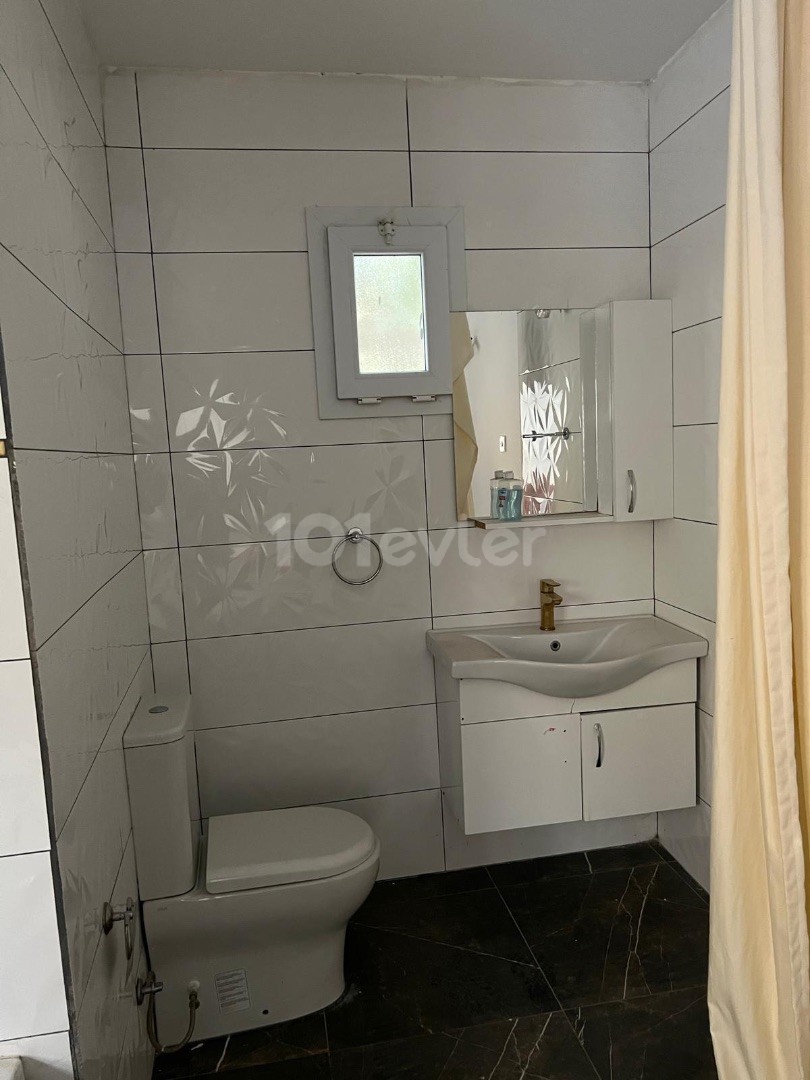 Kiralık 1+1 müstakil ev full eşyalı küvet banyolu Gulseren’de