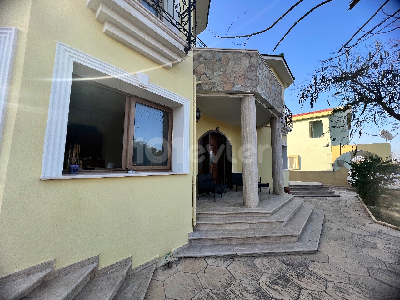 Rental Villa Suitable For Office In Long Beach Main Road
