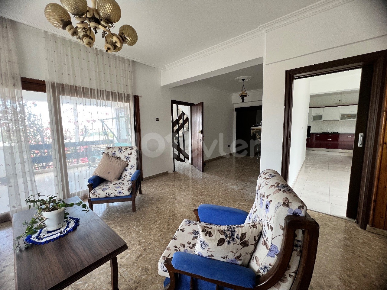 آپارتمان 350 متری مناسب برای اجاره برای دفتر در توزلا