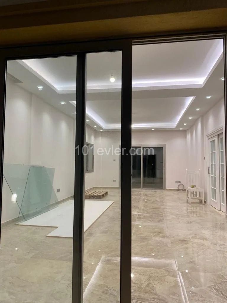 alsancak da deniz mazarali satilik villa