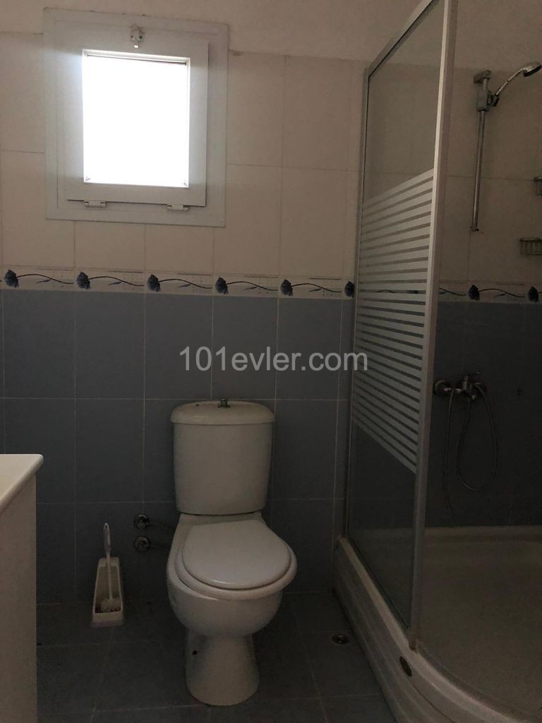 Aileler için ideal, Köşe Apartmanda, orta katta tek,  3 yatak odalı daire