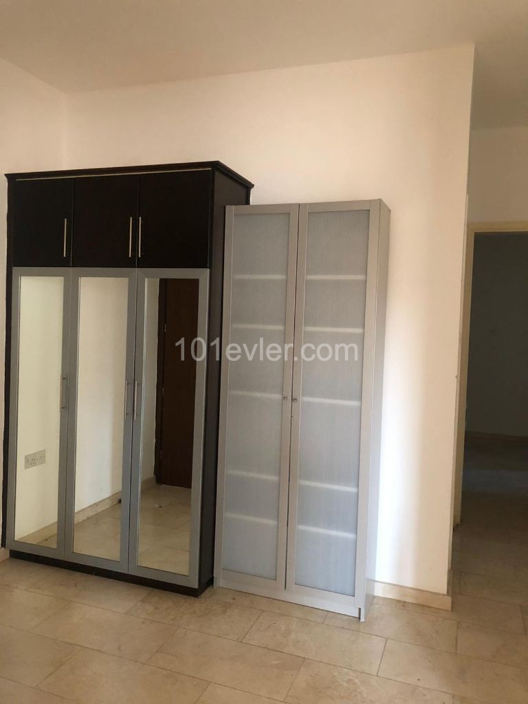 Aileler için ideal, Köşe Apartmanda, orta katta tek,  3 yatak odalı daire