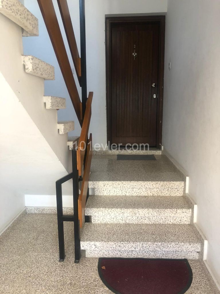 Aileler için ideal, Köşe Apartmanda, orta katta tek,  3 yatak odalı daire