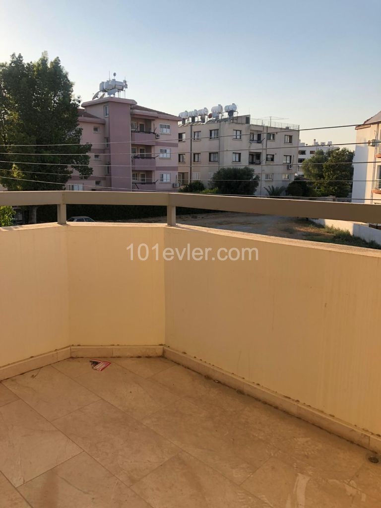 Aileler için ideal, Köşe Apartmanda, orta katta tek,  3 yatak odalı daire