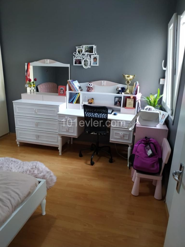 Aile Apartmanında (Levent Apartmanı), yenilenmiş ve tüm tadilatları yapılmış, 3 Yatak Odalı Daire, Yenikent 