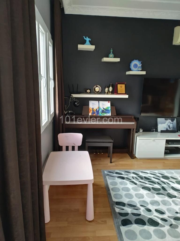 Aile Apartmanında (Levent Apartmanı), yenilenmiş ve tüm tadilatları yapılmış, 3 Yatak Odalı Daire, Yenikent 