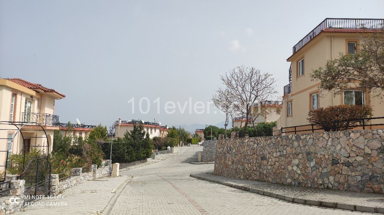 Kesilmez deniz manzaralı, site içerisinde, taşınmaya hazır, Ensuite'li ,2 Yatak odalı, Köşe Penthouse