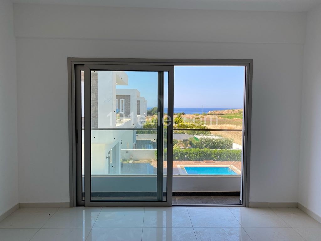 A 2-bedroom apartment ready to move to a quality furnished apartment within walking distance of the sea ** 