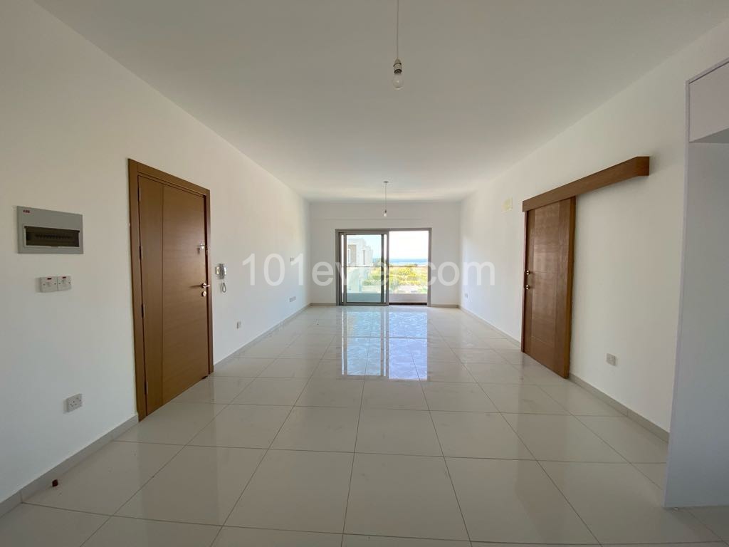 A 2-bedroom apartment ready to move to a quality furnished apartment within walking distance of the sea ** 