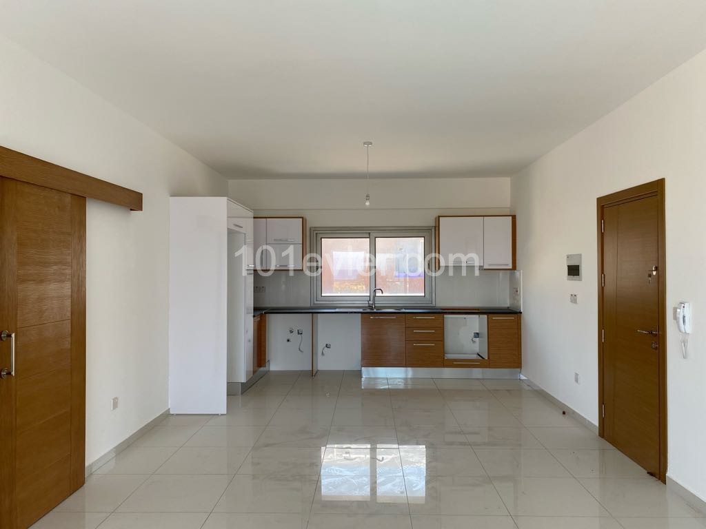 A 2-bedroom apartment ready to move to a quality furnished apartment within walking distance of the sea ** 