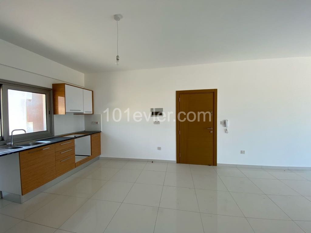 A 2-bedroom apartment ready to move to a quality furnished apartment within walking distance of the sea ** 