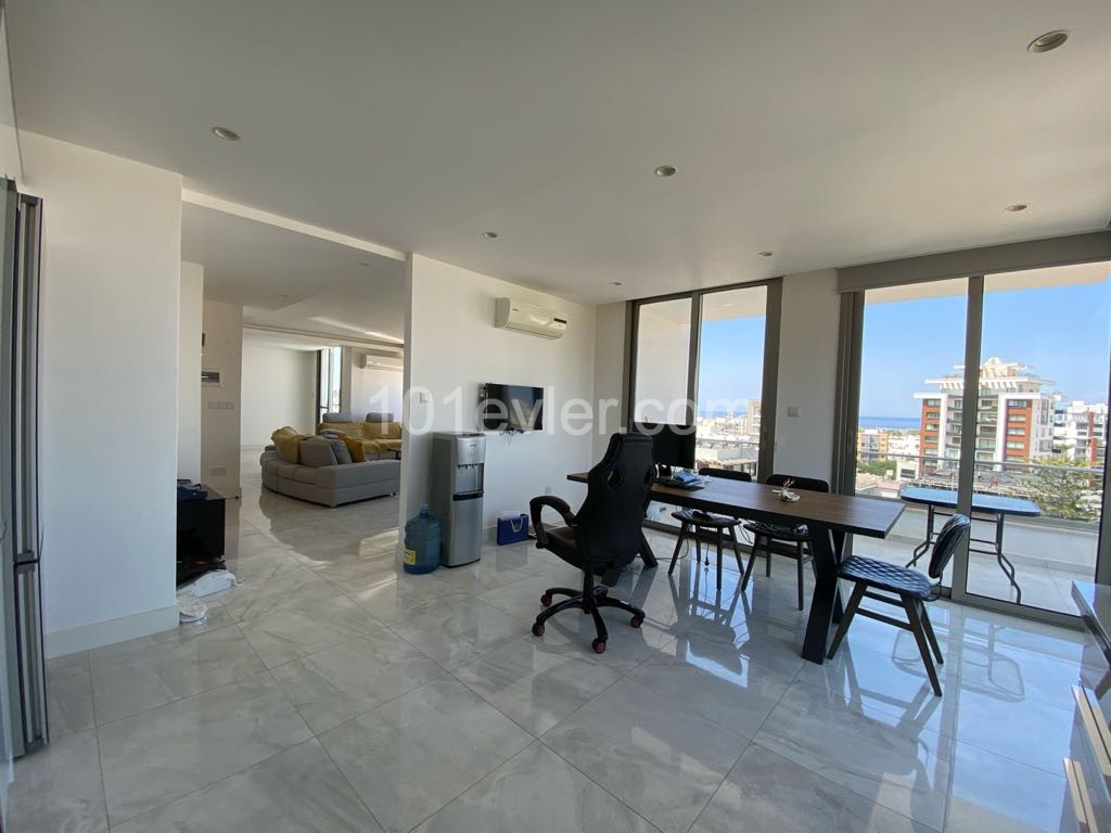 Satılık Benzersiz, Lüks, Ful Eşyalı, Büyük ve  1 Yatak Odalı Penthouse