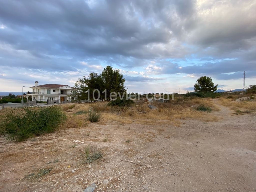 Located in the most prestigious area of Beylerbeyi, on a medium slope, with a view for sale, 4 donum land ** 
