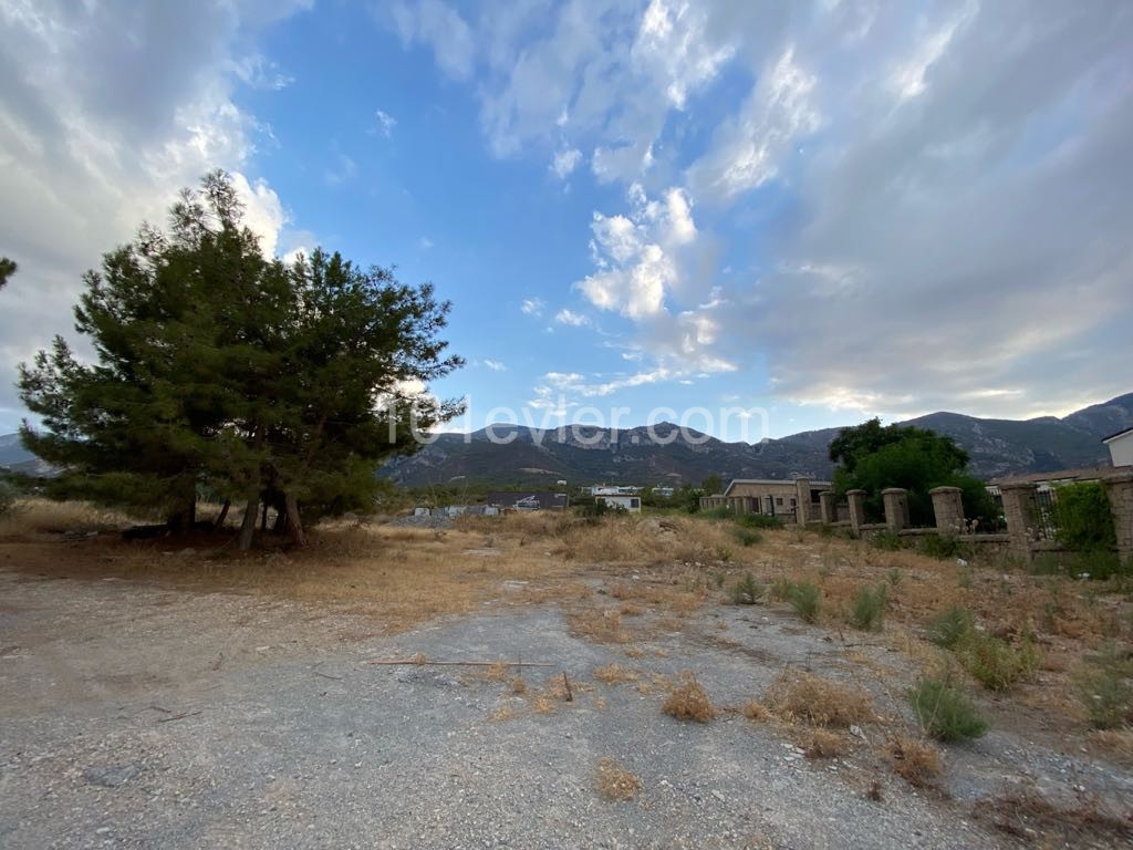 4 donum Land mit Aussicht zum Verkauf , in der angesehensten Gegend von Beylerbeyi, auf Mittel geneigtem Gelände ** 