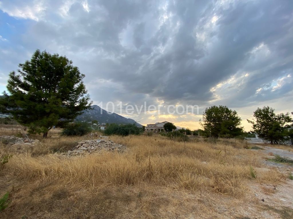 4 donum Land mit Aussicht zum Verkauf , in der angesehensten Gegend von Beylerbeyi, auf Mittel geneigtem Gelände ** 