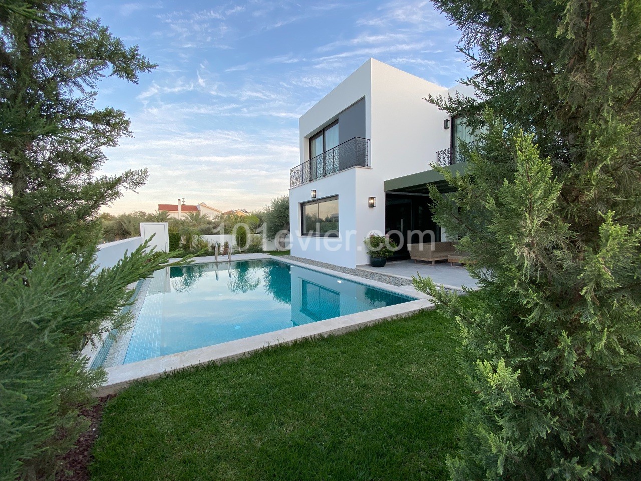 Modern 3 Bedroom Villa For Sale Located 10 Minutes Walking Distance To The Center Of Kyrenia ** 