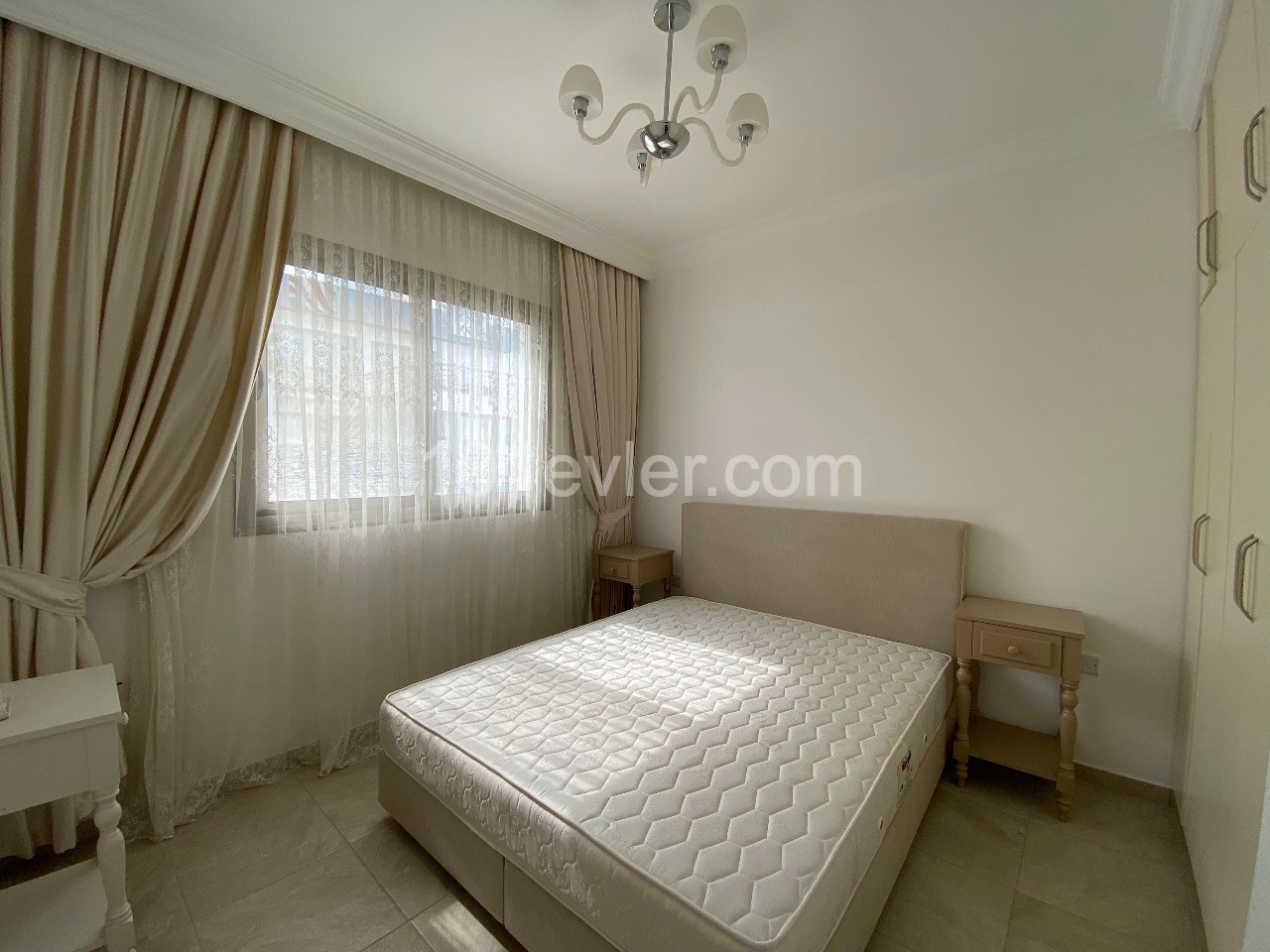 Privately furnished, well-kept 2 bedroom apartment with garden within walking distance to the sea ** 