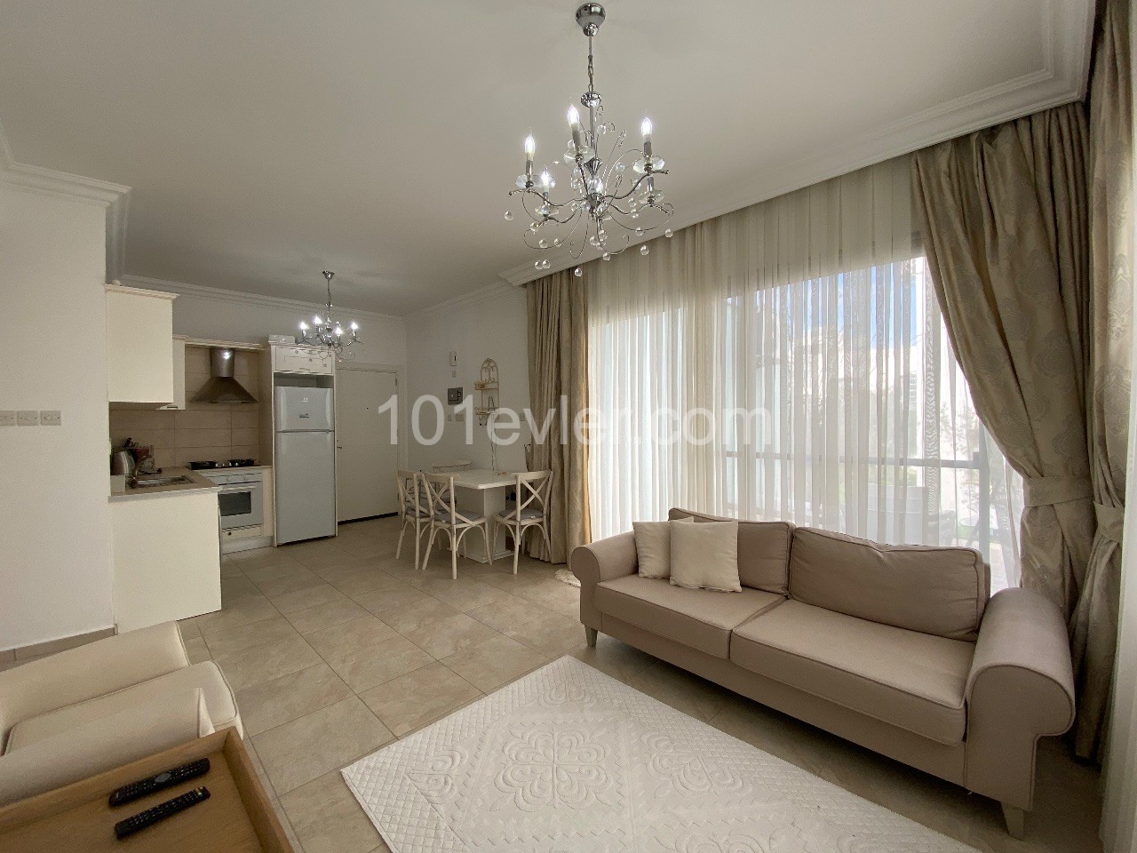 Privately furnished, well-kept 2 bedroom apartment with garden within walking distance to the sea ** 