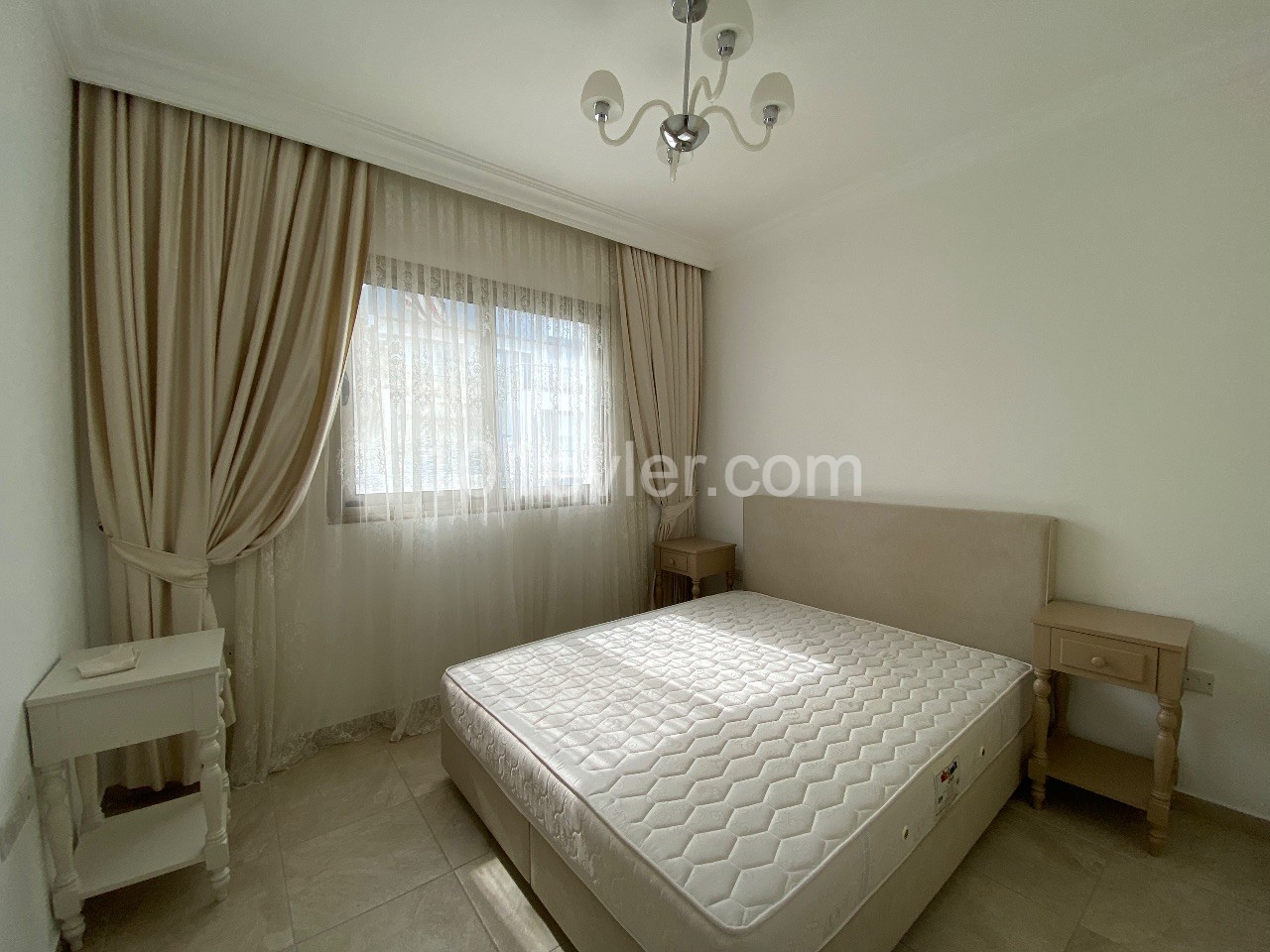 Privately furnished, well-kept 2 bedroom apartment with garden within walking distance to the sea ** 