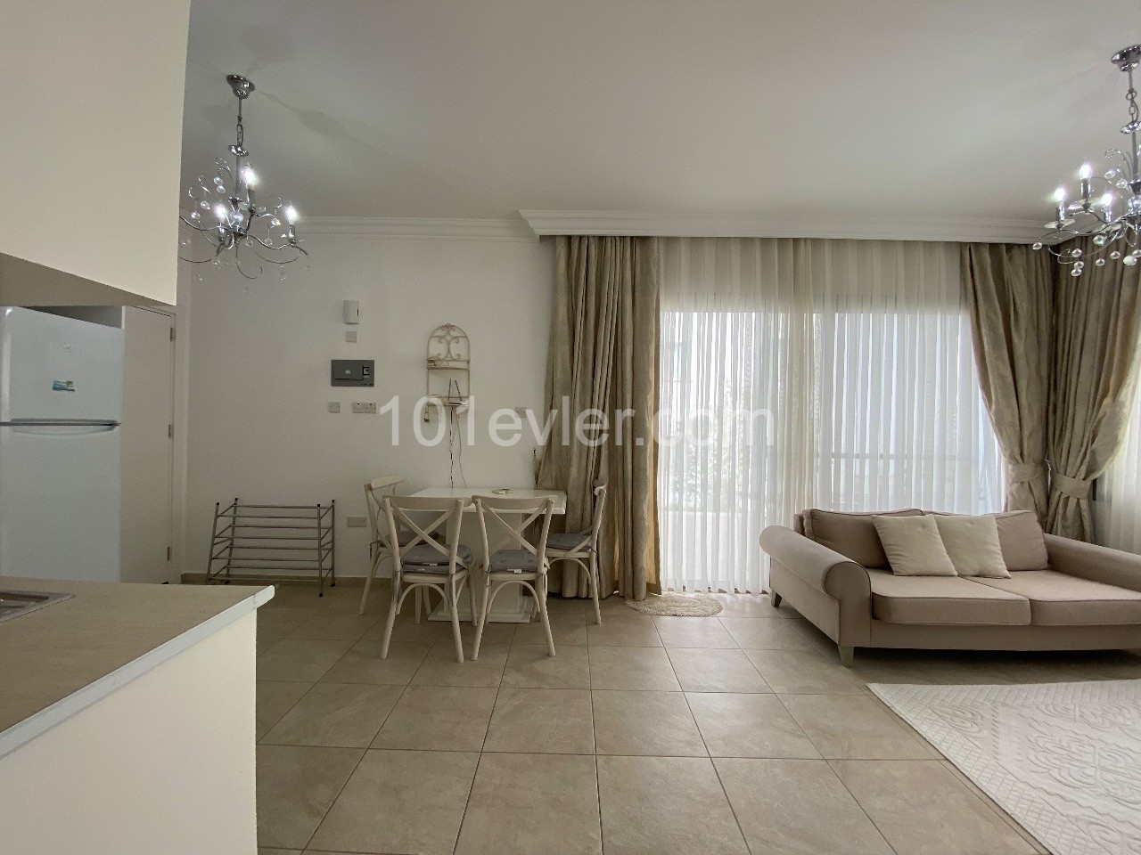 Privately furnished, well-kept 2 bedroom apartment with garden within walking distance to the sea ** 