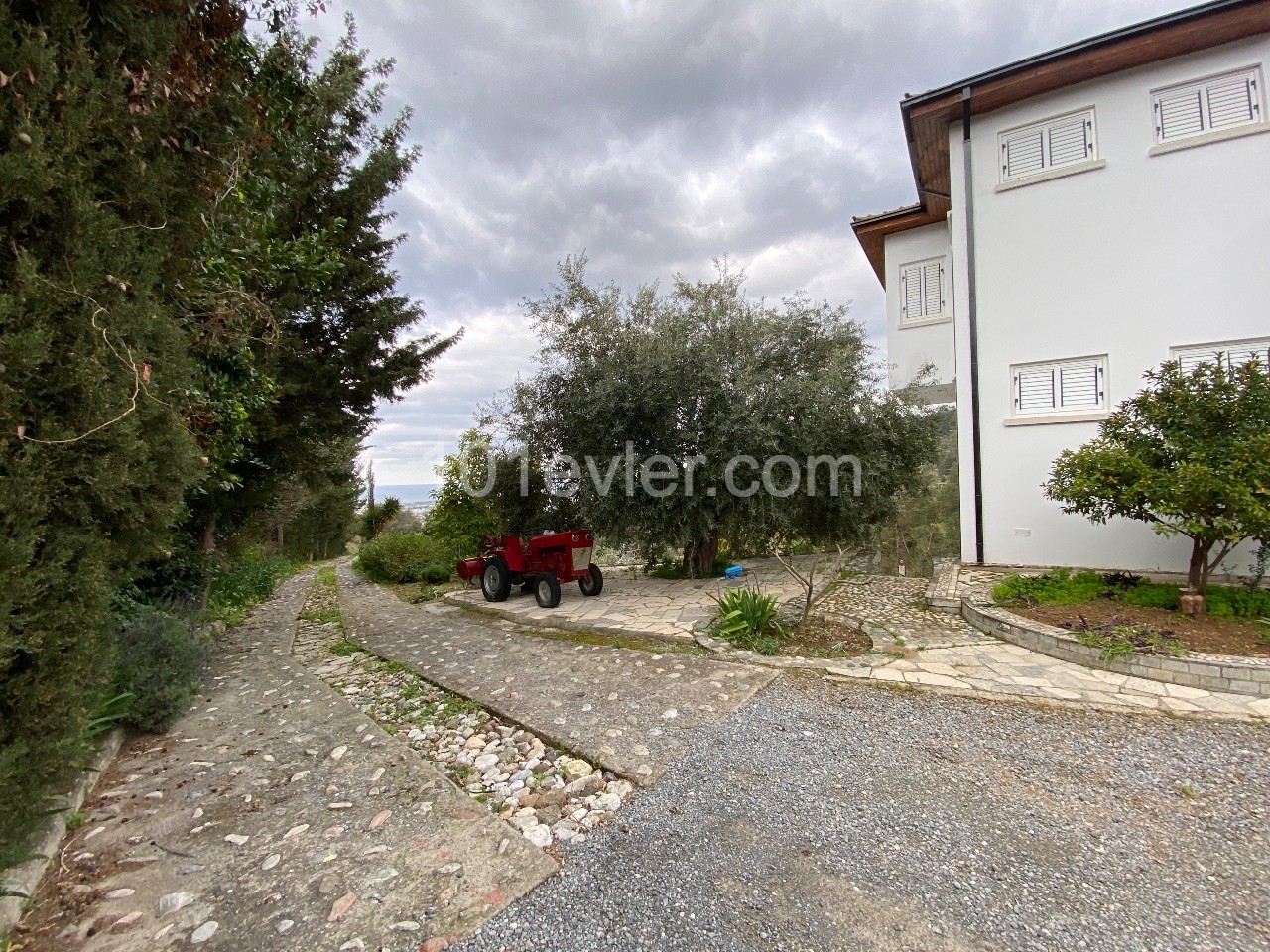 Detached house for sale in Lapta Başpınar, with an unobstructed sea view, within 3.5 donums ** 