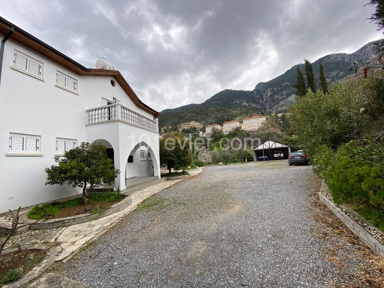 Detached house for sale in Lapta Başpınar, with an unobstructed sea view, within 3.5 donums ** 