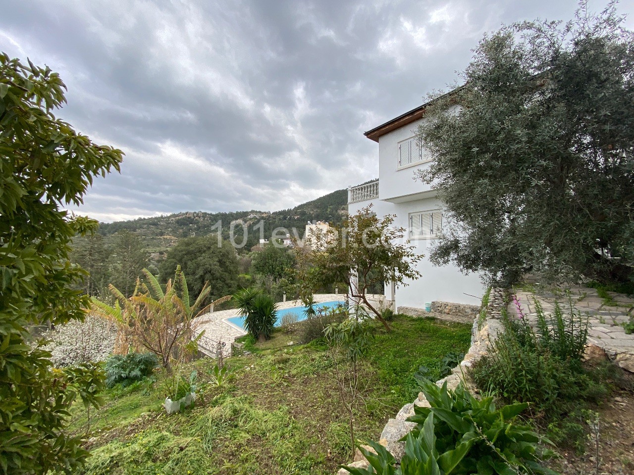 Detached house for sale in Lapta Başpınar, with an unobstructed sea view, within 3.5 donums ** 