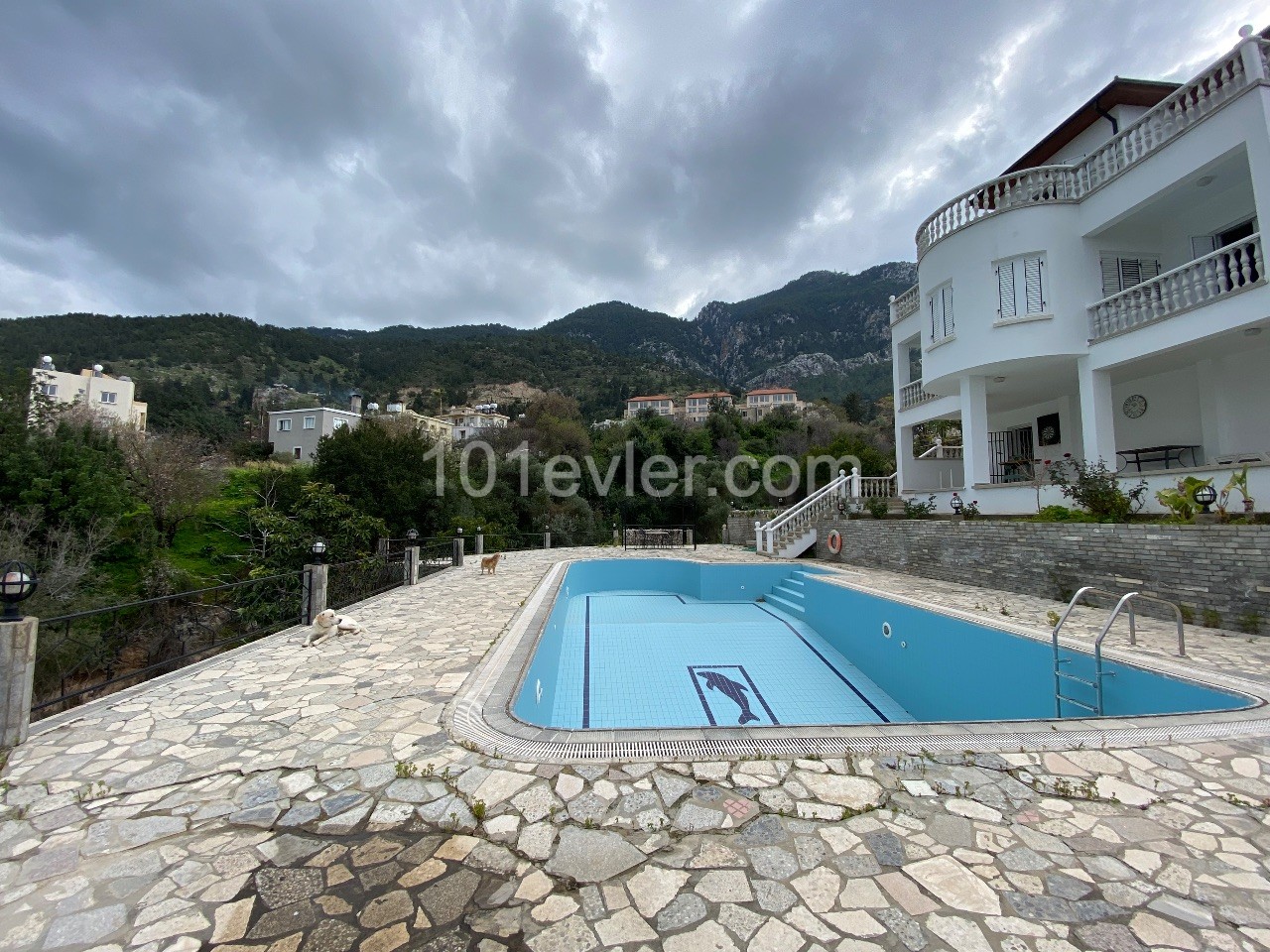 Detached house for sale in Lapta Başpınar, with an unobstructed sea view, within 3.5 donums ** 