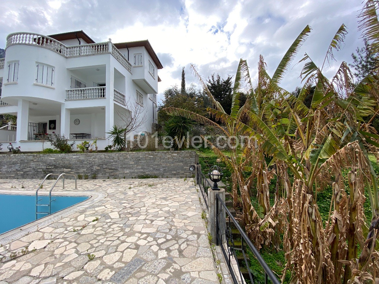 Detached house for sale in Lapta Başpınar, with an unobstructed sea view, within 3.5 donums ** 