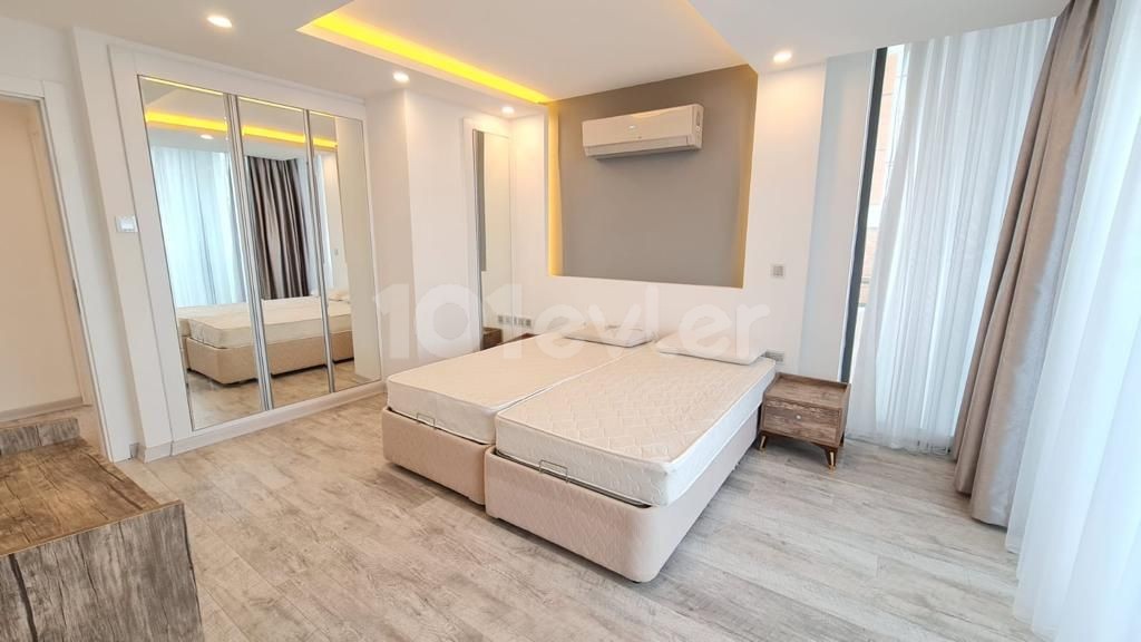 Girne'nin merkezinde 3 yatak odalı lüks daireler sunuyoruz.