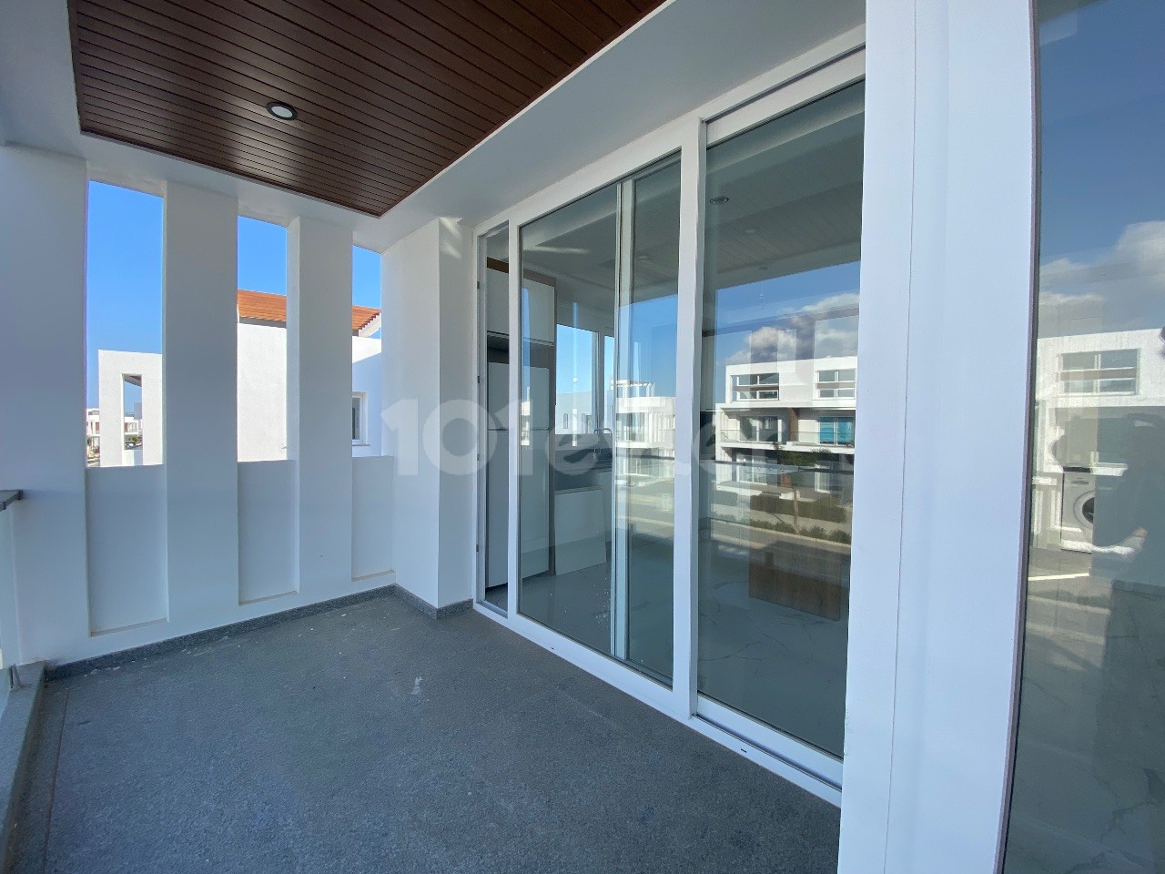 Iskele is a 2+1 Penthouse Located on the Bosphorus, in a Complex with Many Facilities ** 
