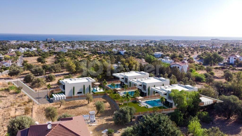 Girne, Çatalköy'de Oldukça Modern 4+1 Geniş Bahçeli ve Havuzlu Villa