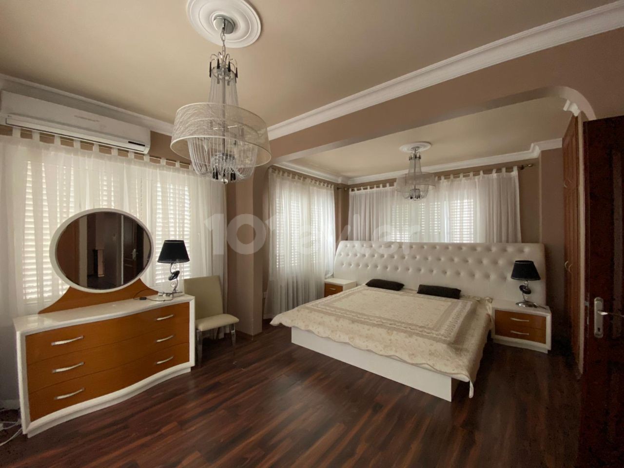 Girne havuzlu 3+1 villa. Doğanköy