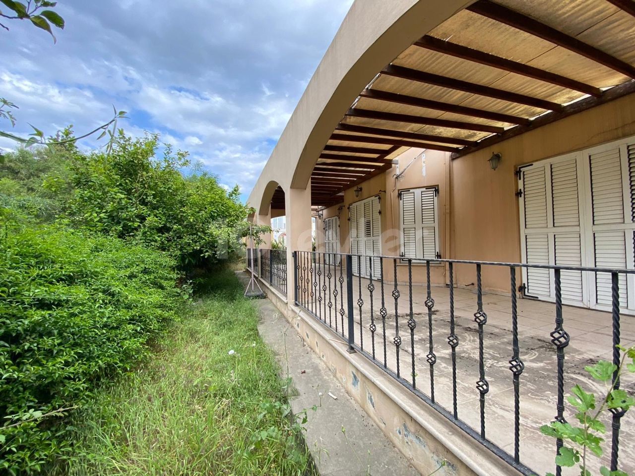 A two-storey villa with three bedrooms and a swimming pool ** 