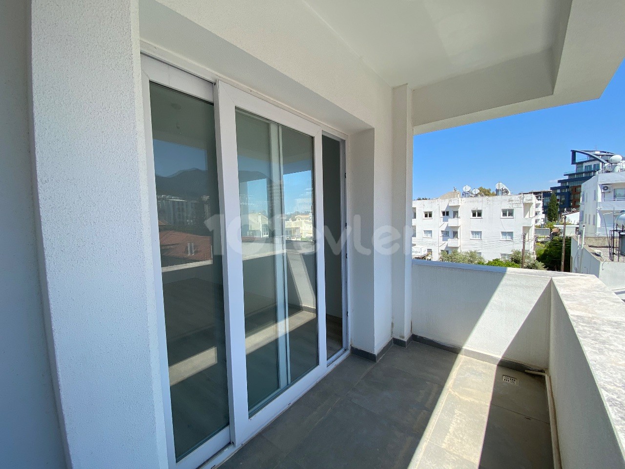 A Spacious and Convenient 2-Bathroom and 2-Bedroom Ready-to-Move Decker Apartment in Kyrenia Central ** 