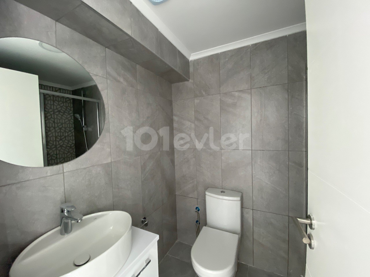 A Spacious and Convenient 2-Bathroom and 2-Bedroom Ready-to-Move Decker Apartment in Kyrenia Central ** 