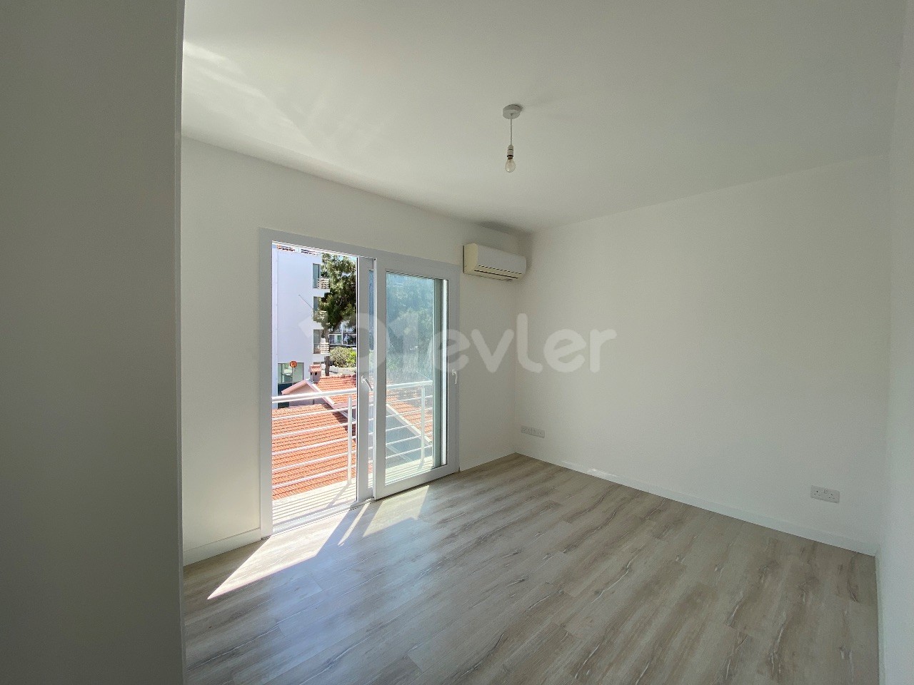 A Spacious and Convenient 2-Bathroom and 2-Bedroom Ready-to-Move Decker Apartment in Kyrenia Central ** 