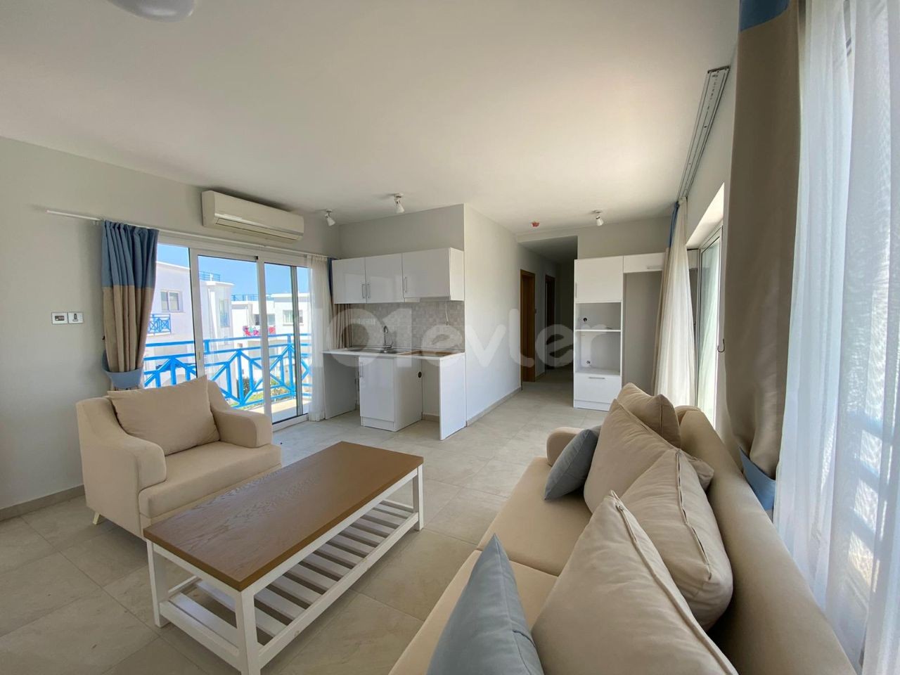 Geräumige Penthouse-Wohnung zum Verkauf mit Meer - und Bergblick in Kyrenia, Alsancak ** 