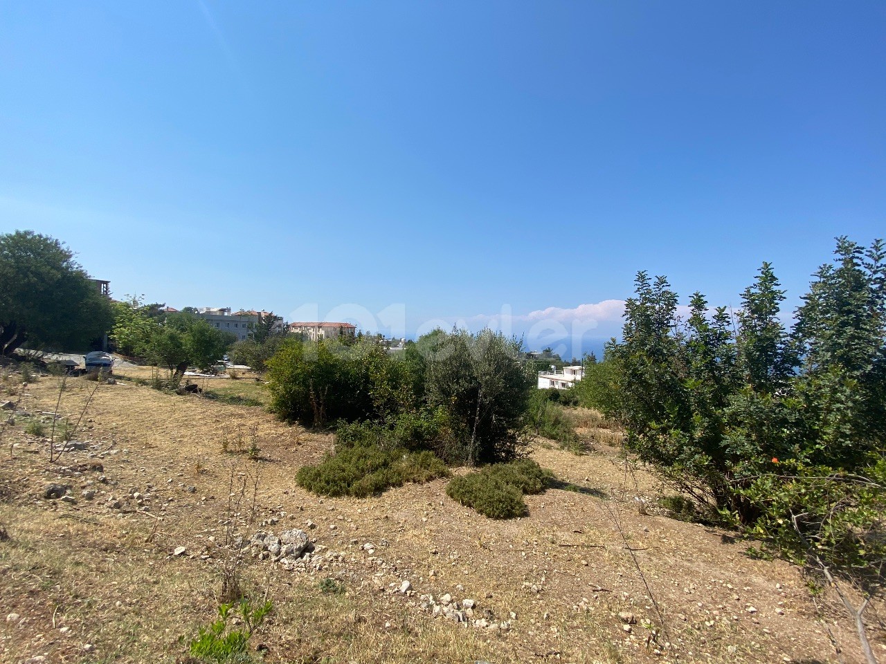 2.5 donum Land zum Verkauf mit Blick auf den Erzbischof von Lapta ** 