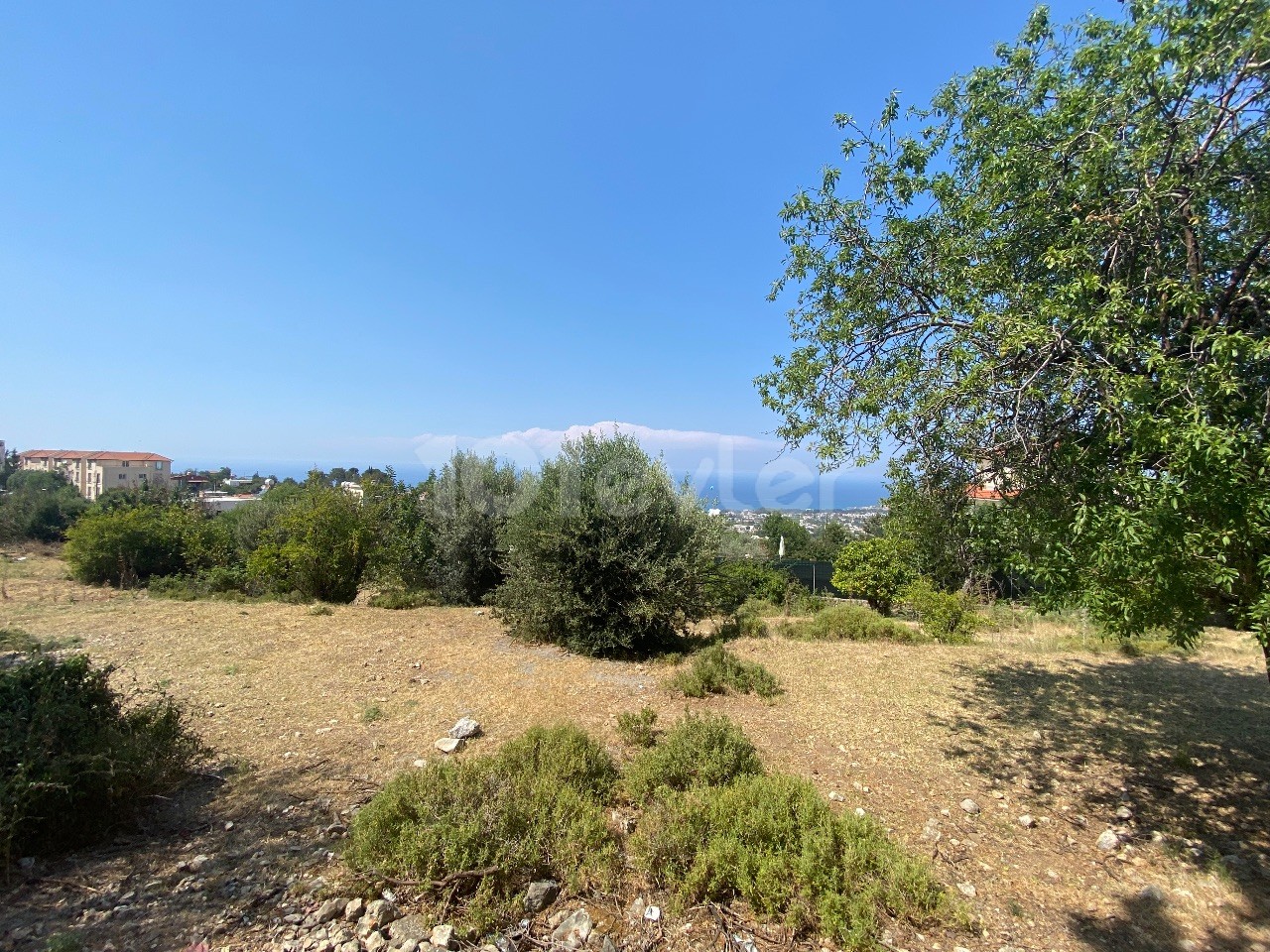 2.5 donum Land zum Verkauf mit Blick auf den Erzbischof von Lapta ** 