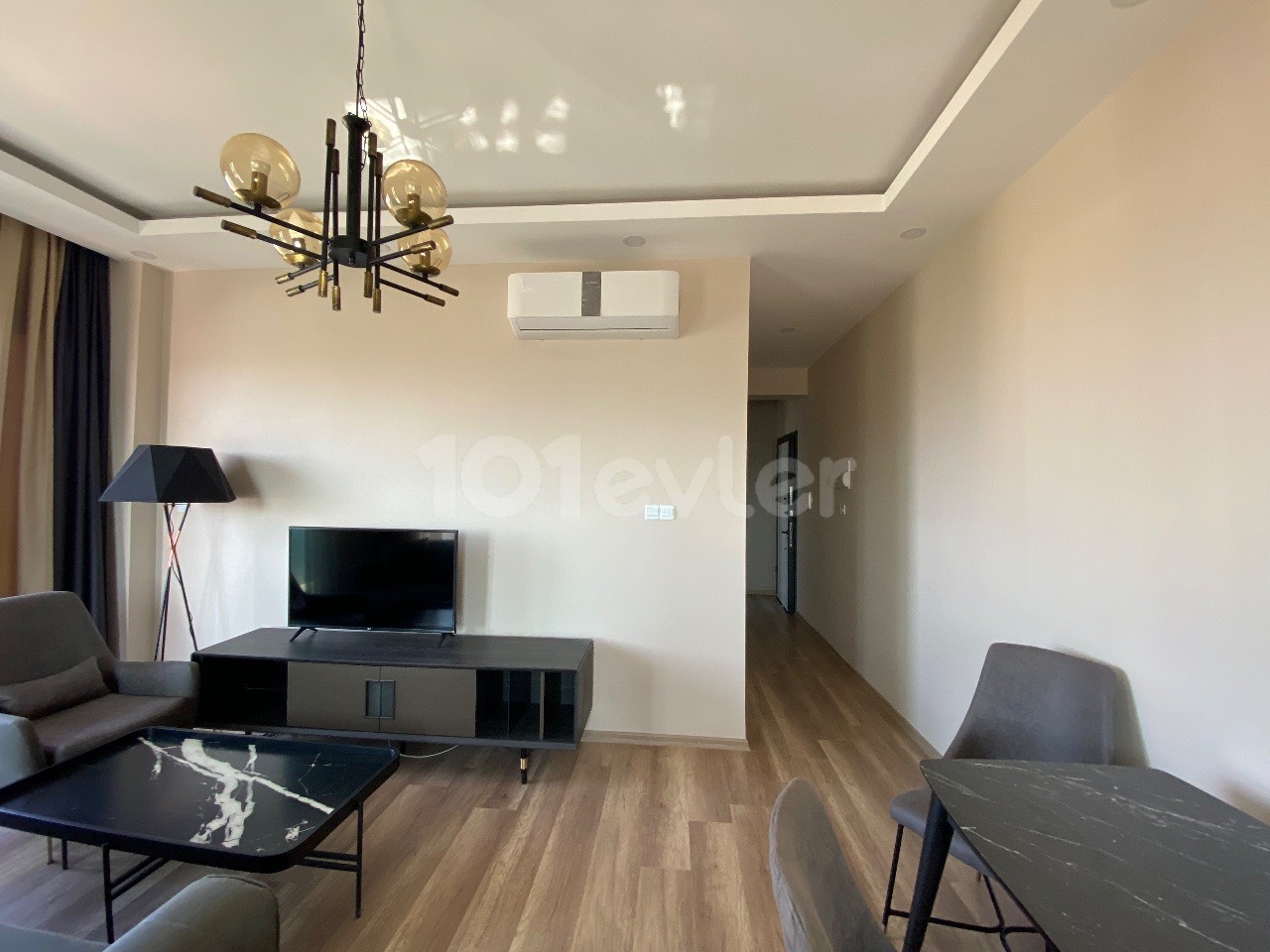 Girne Merkez'de Elit ve Full faaliyetli Havuzlu Bir Site'de Yer Alan Satılık 3 Yatak Odalı Penthouse Daire