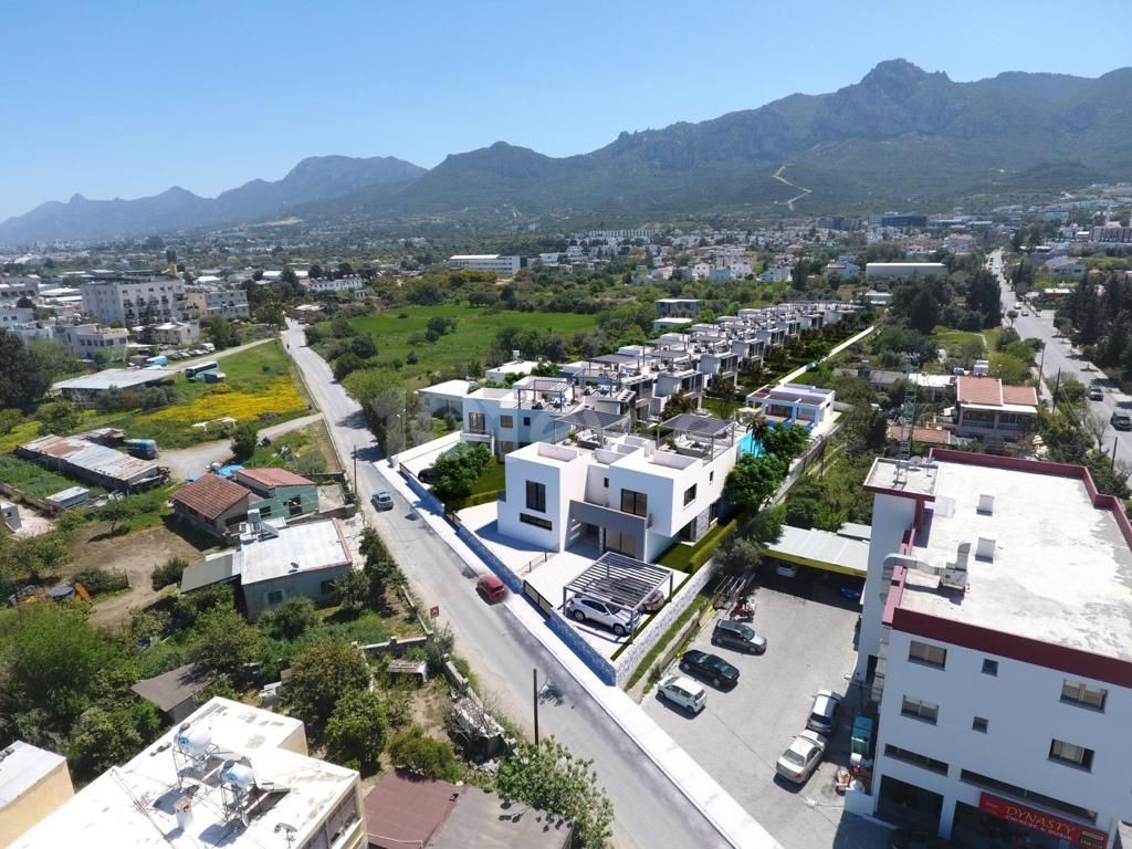 Kyrenia Karaoglanoglu ist auch sehr Modern und luxuriös, mit Garten, Gemeinschaftspool auf dem Gelände und ideal für Investitionen mit Blick auf unsere zwei Villen mit herrlichen 2+1 und 3+1 Optionen ** 