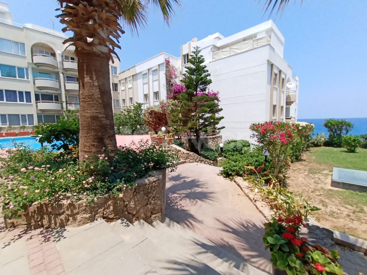 Kyrenia. 2+1 Excellent sea view. Nearby is the Ambassador Hotel ** 