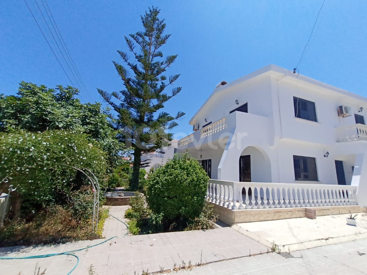 Girne'de ferah, aydınlık 4+1 villa