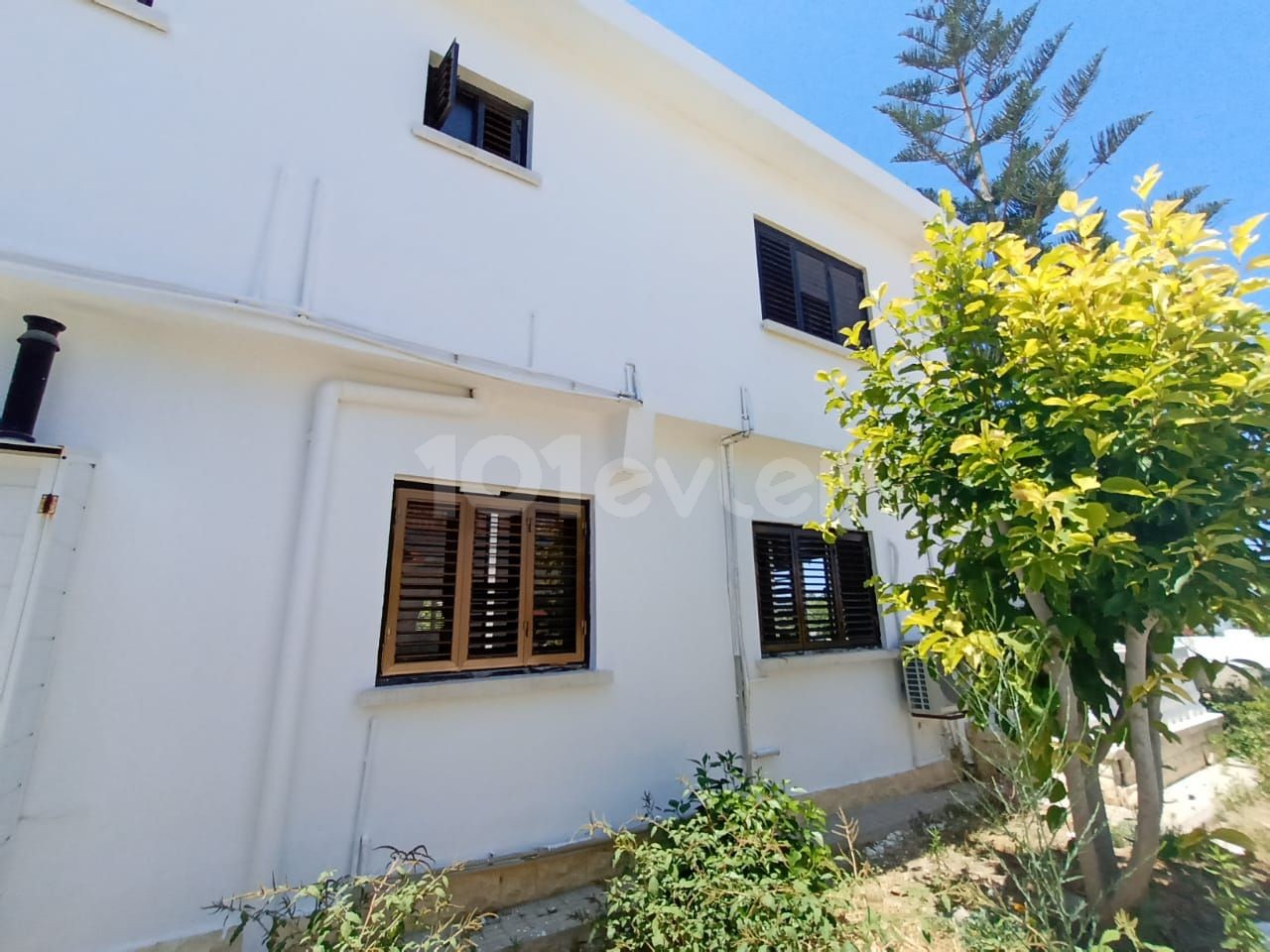 Girne'de ferah, aydınlık 4+1 villa