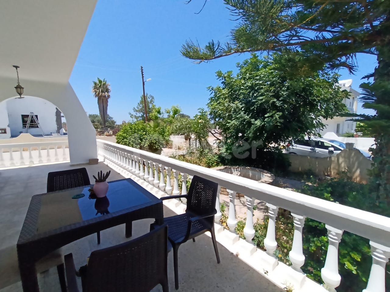 Girne'de ferah, aydınlık 4+1 villa