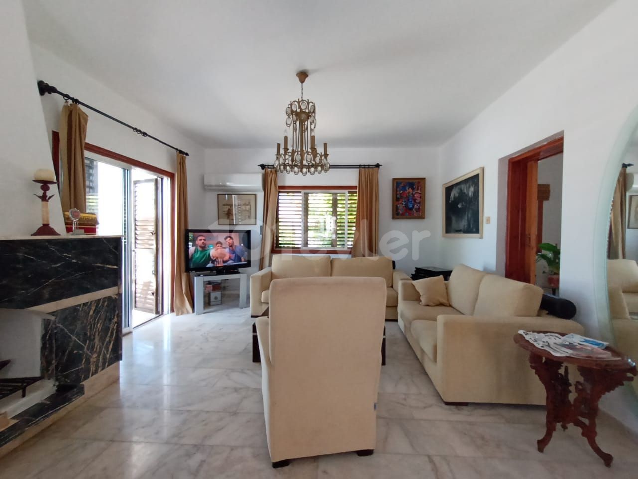 Girne'de ferah, aydınlık 4+1 villa