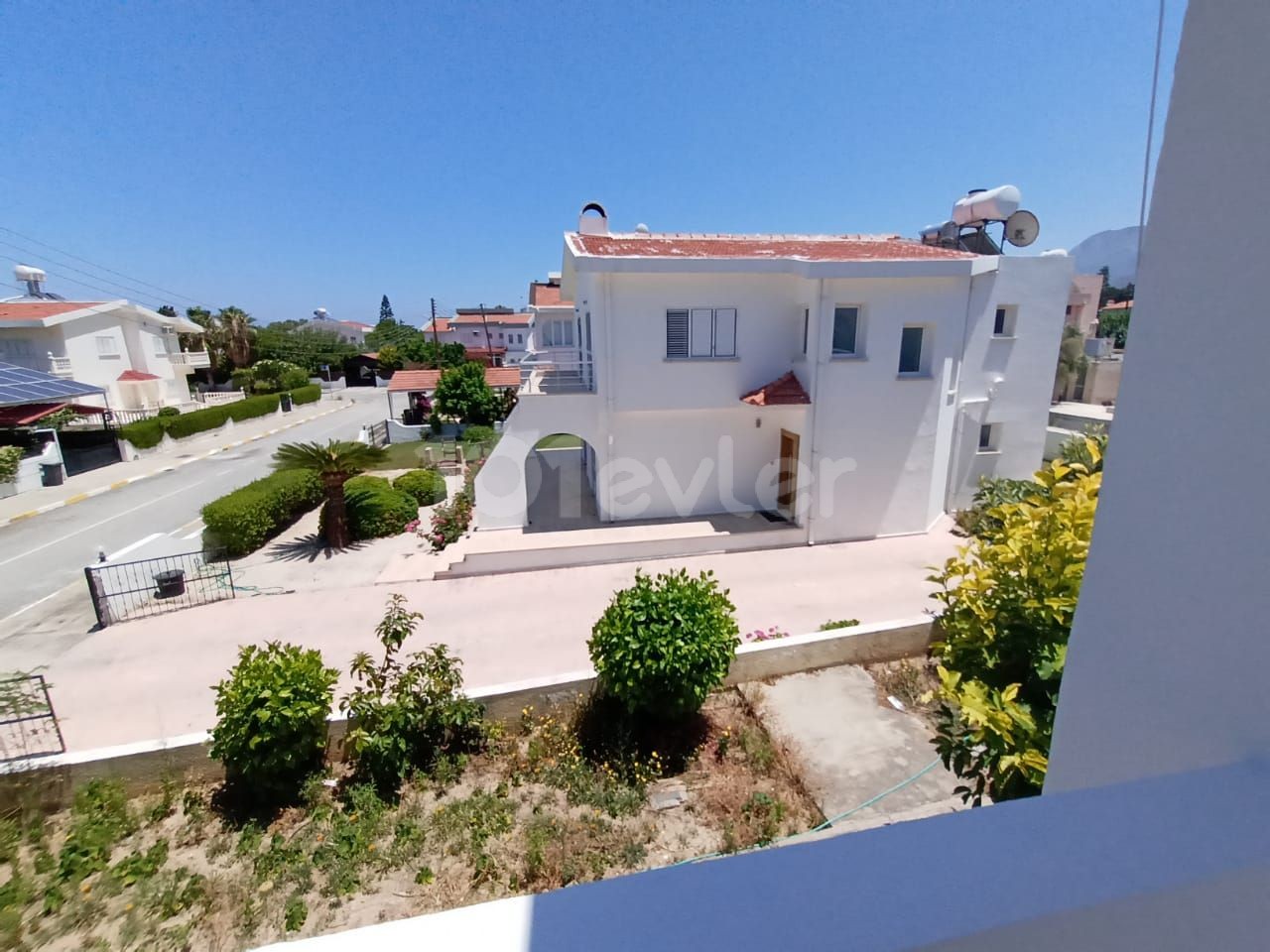 Girne'de ferah, aydınlık 4+1 villa